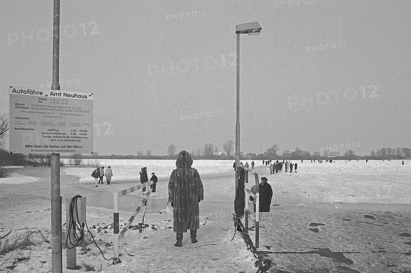 Ferry dock, people walk across ice rink, frozen Elbe, Bleckede, Lower Saxony, Germany, February 9, 1996, vintage, retro, old, historic