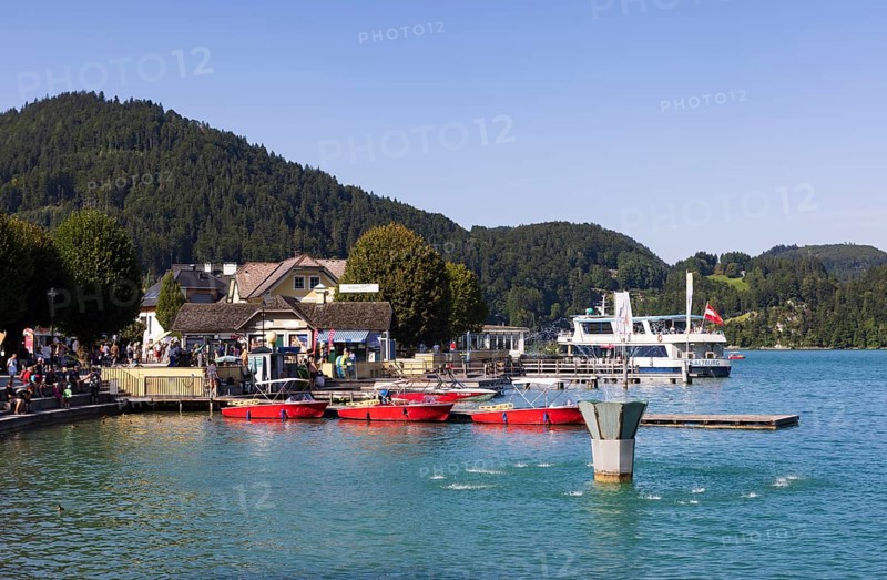 Lakeside promenade in Sankt Gilgen, Wolfgangsee, Salzkammergut, Salzburg, Austria