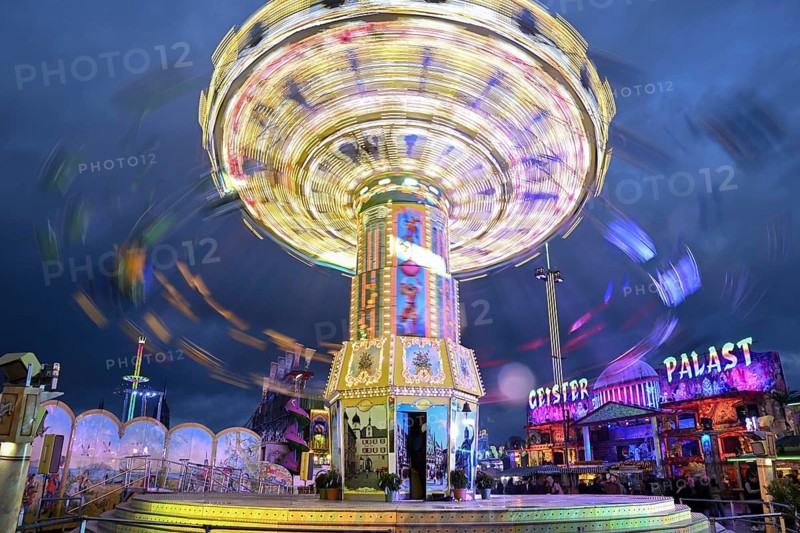 Chain carousel, blue hour, blue hour, Oktoberfest, Munich, Bavaria, Germany