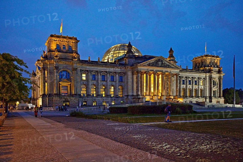 Reichstag in the evening, German Bundestag, government district, Berlin, Germany