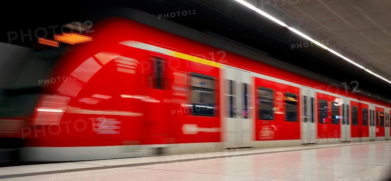 Underground arriving S-Bahn, train, class 420 in traffic red, platform, stop, station city centre, public transport, movement effect, VVS, Verkehrsverbund Stuttgart, local transport, Stuttgart, Baden-Württemberg, Germany