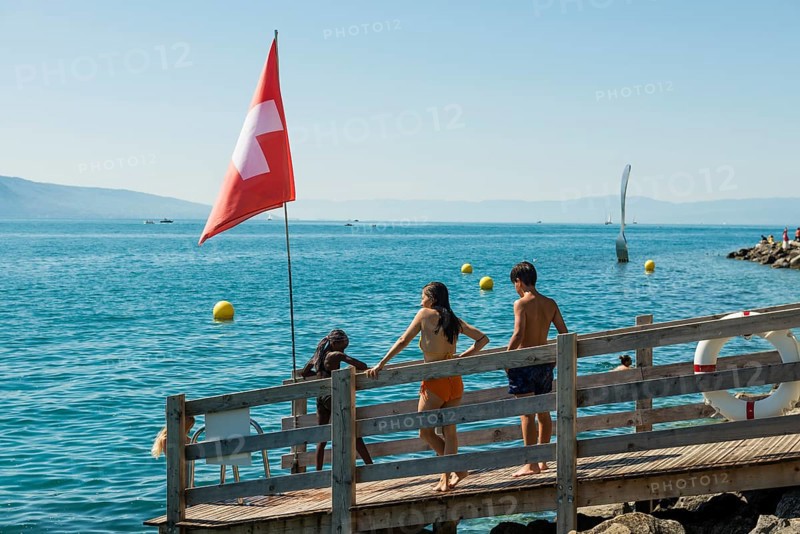 Promenade by the lake, Vevey, Lake Geneva, Lac Léman, Canton of Vaud, Switzerland