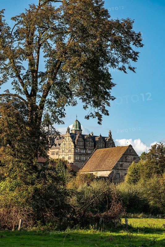 View of Hämelschenburg Castle, a moated castle and major work of the Weser Renaissance, near Emmerthal, Weserbergland, Lower Saxony, Germany