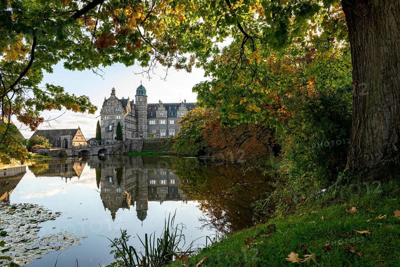 View across the castle pond to Hämelschenburg Castle, a moated castle and major work of the Weser Renaissance, near Emmerthal, Weserbergland, Lower Saxony, Germany