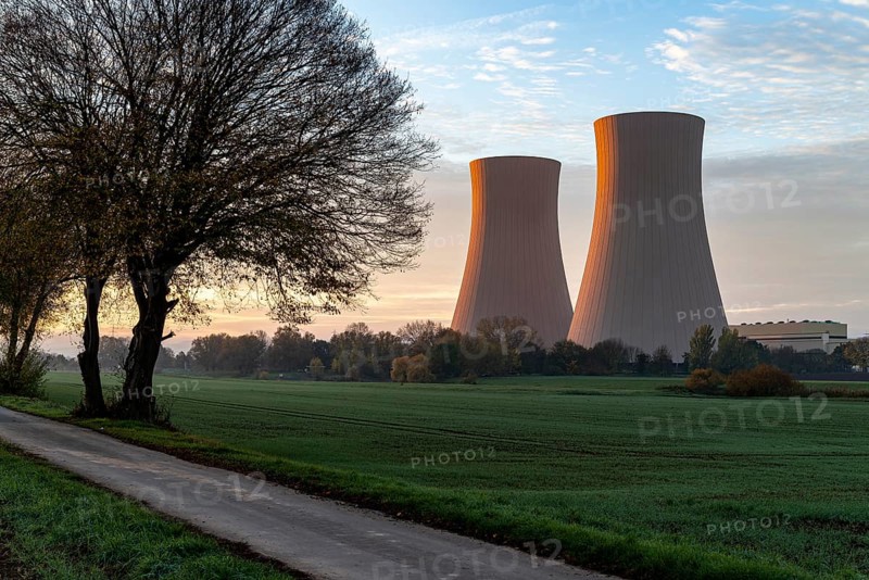 Cooling towers of the Grohnde nuclear power plant in the morning light, Emmerthal, Lower Saxony, Germany