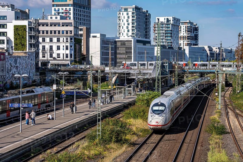 Wehrhahn railway station, railway line in Düsseldorf, along Toulouser Allee, residential area, office building, on former railway premises, goods station, industrial estates, ICE, North Rhine-Westphalia, Germany