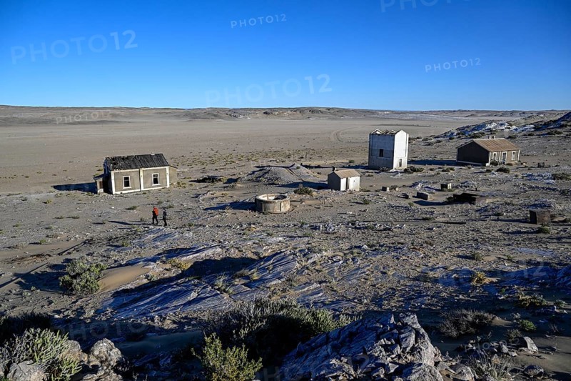 Alte Gebäude und Wasserbecken in Grillenthal, einst Versorgungsstation für Frischwasser, Diamentensperrgebiet, bei Lüderitz, Region Karas, Namibia