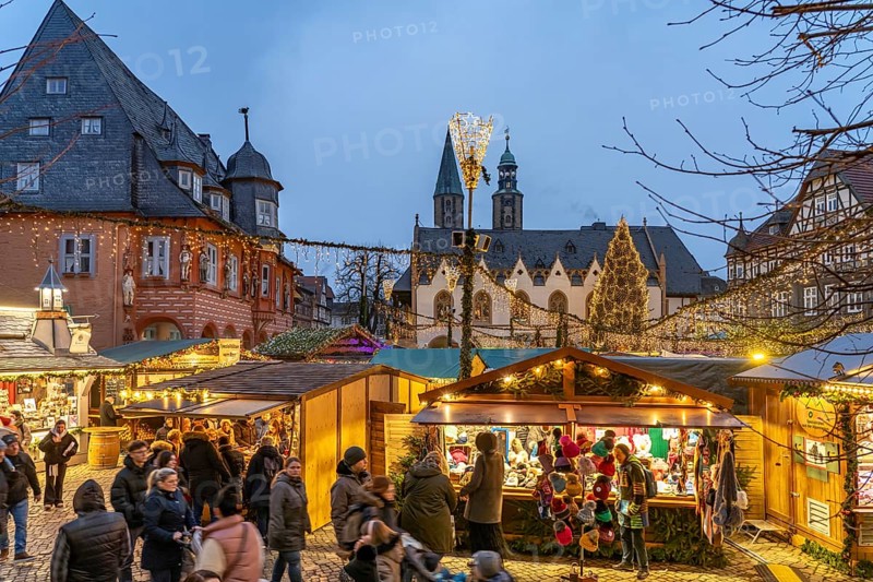 Christmas market in the old town centre of Goslar at dusk, Lower Saxony, Germany