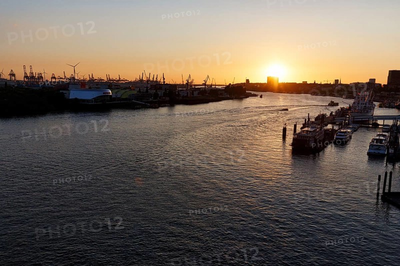 Hamburg harbour, view from the Elbphilharmonie over the Elbe at sunset, jetty, cranes of the container port on the horizon, Hamburg, Germany