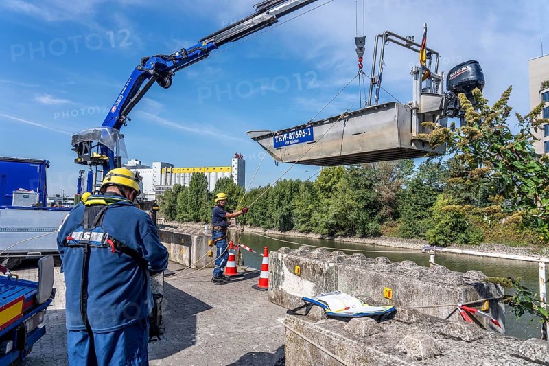 Launching, with crane, of a THW multi-purpose boat in front of a training trip on the Rhine, near Düsseldorf, of the Water Hazards Section, this type of boat is used to transport people and goods as a rescue boat and as a working platform, during the major exercise FÜLEX25, lasting several days, of the THW, Technical Relief Organisation, North Rhine-Westphalia Regional Association, over 3500 volunteers from the 127 North Rhine-Westphalia local associations practise many different deployment scenarios over 4 weekends