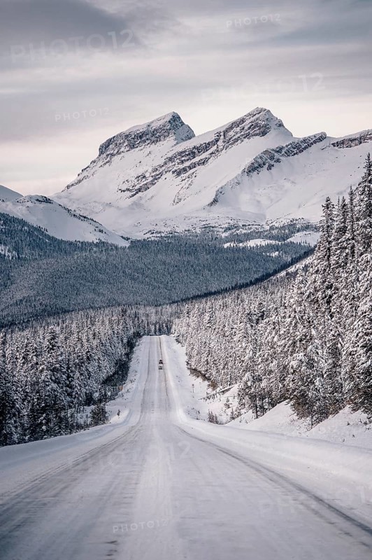 Winter road trip on the Icefields Parkway with lots of snow and ice, Banff National Park, Jasper National Park, Alberta, Canada