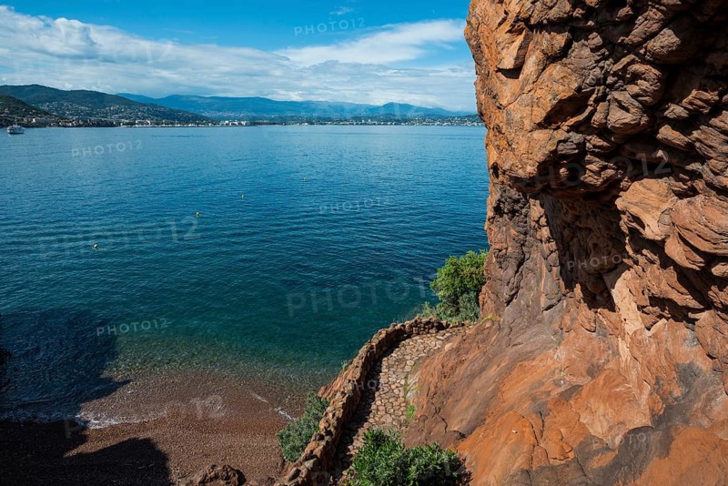 Picturesque coast and red rocks, Pointe de l'Aiguille, Théoule-sur-Mer, Massif de l'Esterel, Esterel Mountains, Département Var, Cote d'Azur, Provence-Alpes-Côte d'Azur, France
