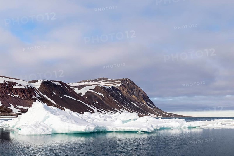 Drift ice, sea ice, sea, mountain range, Faksevagen, Spitsbergen, Svalbard