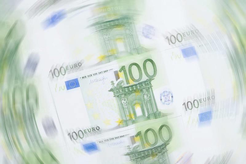 100 euro banknotes, 100 euros