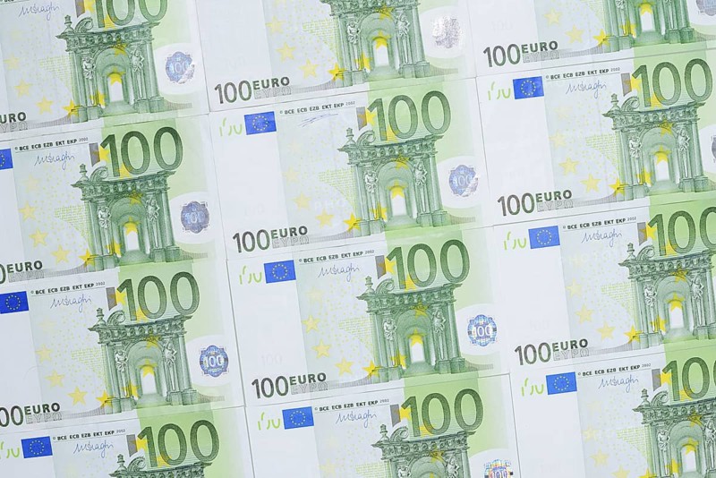100 euro banknotes, 100 euros