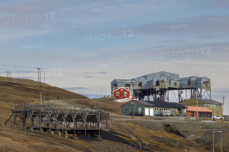 Historic coal cableway, transport cableway, coal distribution cableway, Aventdalen, Longyearbyen, Spitsbergen, Svalbard