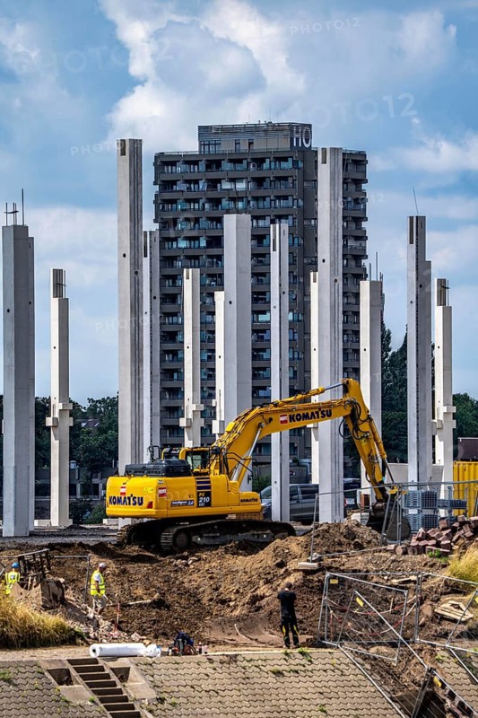 Construction of a new logistics hall on the Mercatroinsel, Hall 2, next to an existing hall, approx. 25, 000 square metres in size, in Duisburg-Ruhrort, shell construction, behind residential hotel tower in Duisburg Homberg, North Rhine-Westphalia, Germany