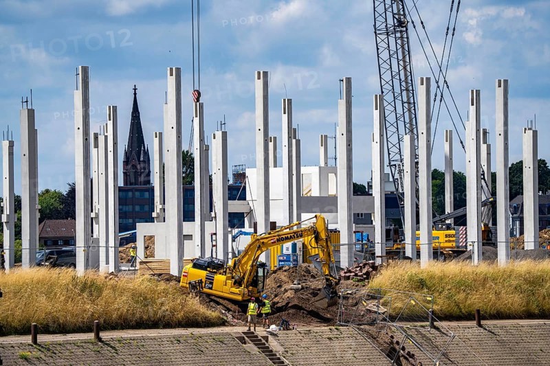 Construction of a new logistics hall on the Mercatroinsel, Hall 2, next to an existing hall, approx. 25, 000 square metres in size, in Duisburg-Ruhrort, shell construction, North Rhine-Westphalia, Germany