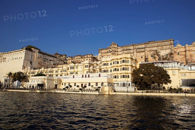 City Palace at Lake Pichola in the evening light, Udaipur, Rajasthan, India