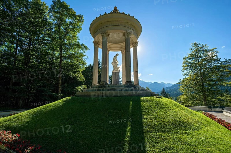 Statue of Venus with Cupid in the Temple of Venus above the terraced gardens, backlight, long shadows, blue sky, park of Linderhof Castle, UNESCO World Heritage Site, Ettal, Unterammergau, Garmisch-Partenkirchen, Upper Bavaria, Bavaria, Germany