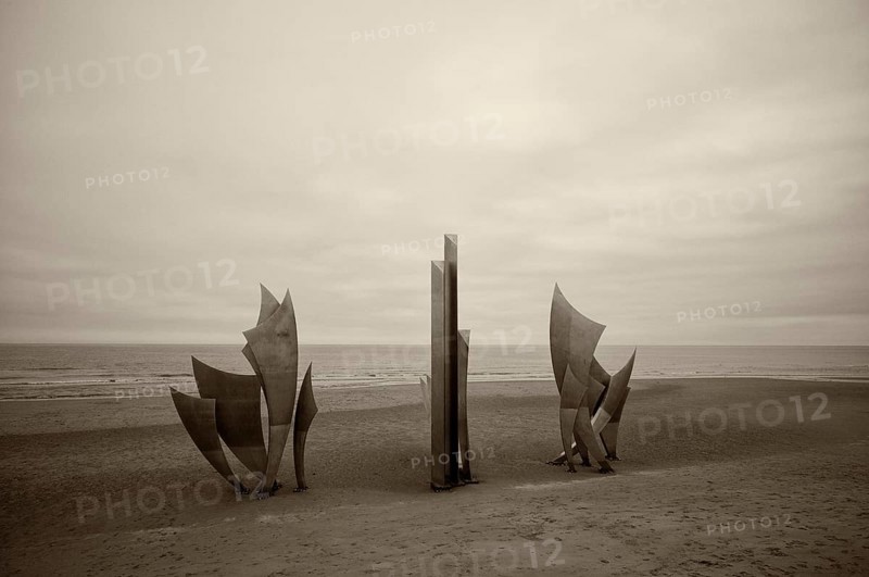 Les Braves, memorial of Anilore Banon, polynational memorial to the Second World War, Omaha Beach, D-Day, Operation Overlord, Saint-Laurent-sur-Mer near Colleville-sur-Mer, black and white, vintage, Normandy, Calvados, France