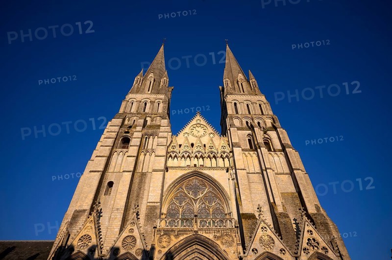 West facade, Cathedral Cathédrale Notre-Dame de Bayeux, evening light, Bayeux, Normandy, Calvados, France