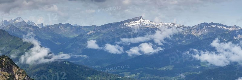 Mountain panorama from Zeigersattel to Hoher Ifen, 2230m, Kleinwalsertal, Vorarlberg, Allgäu Alps, Austria