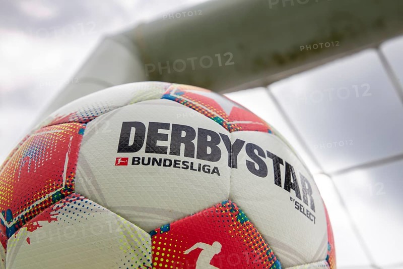 Close-up of the 2025/26 Bundesliga match ball (symbolic image)