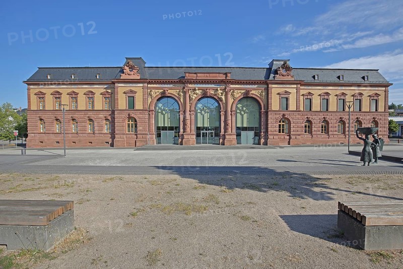 Old Post Office built in 1893 and sculpture of a woman wearing shoes, monument to the former shoe industry, Neo-Renaissance, Joseph-Krekeler-Platz, Pirmasens, Rhineland-Palatinate, Germany