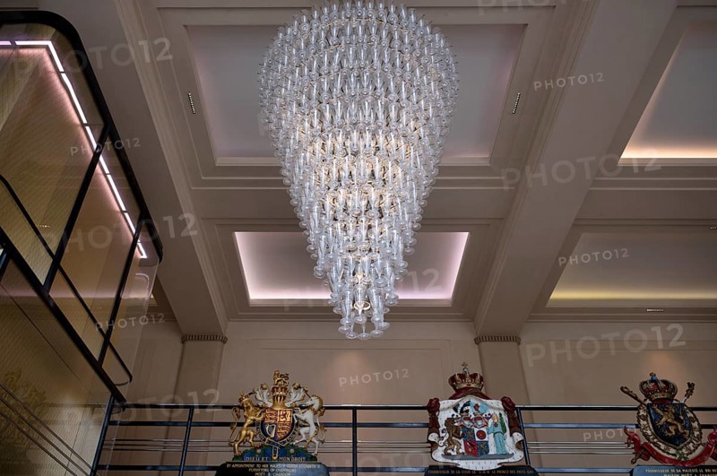 Chandelier consisting of 860 champagne glasses, reception hall, entrance area, headquarters of the champagne brand Moët & Chandon, part of the luxury goods group LVMH Louis Vuitton Moët Hennessy, Avenue de Champagne, Épernay, Marne, France