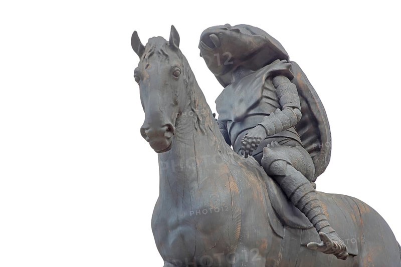Sculpture Beetle on A Horse by Julius von Bismarck 2024, Blickachsen 14, modern art, equestrian figure, bee figure, grey, knight, knight's armour, monochrome, black and white, cut-out, castle, Bad Homburg, Taunus, Hesse, Germany