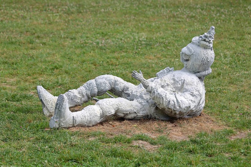 Sculpture Astronauts by Pawel Althamer 2023, Blickachsen 14, modern art, astronaut lying in the lawn, bizarre, strange, spa garden, Bad Homburg, Taunus, Hesse, Germany