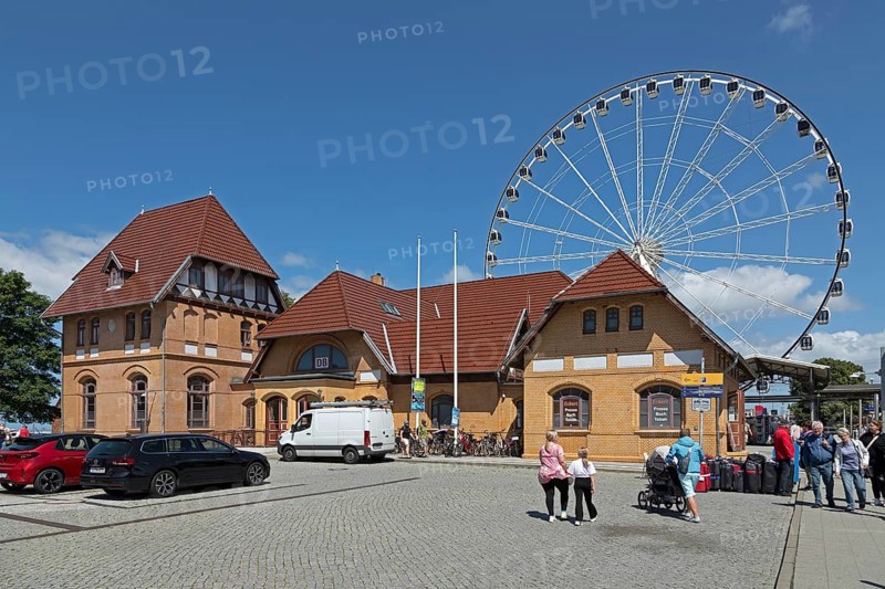 Railway station, Ferris wheel, Warnemünde, Rostock, Mecklenburg-Vorpommern, Germany