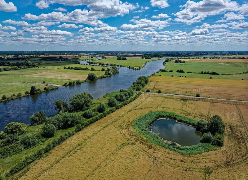 The Weser below the Aller estuary. Aerial view. Verden, Lower Saxony, Germany