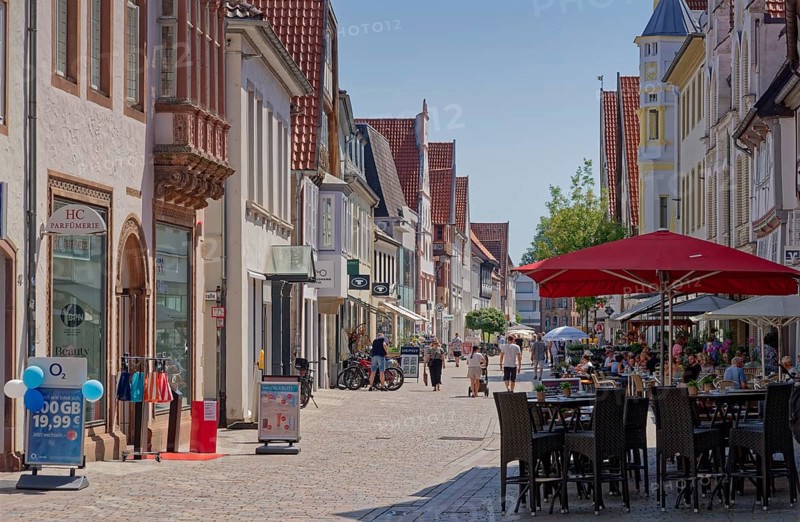 The lively Mittelstraße, a pedestrianised area in the historic old town of Lemgo. North Rhine-Westphalia, Germany