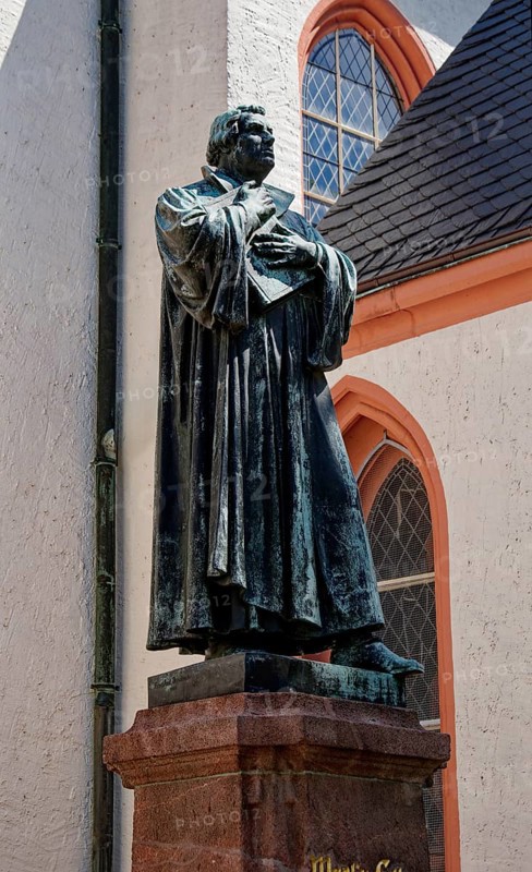 Luther monument by sculptor Paul Ernst, monument to the reformer Martin Luther at the church, St Nicolaikirche, Döbeln Old Town, Döbeln, Saxony, Germany