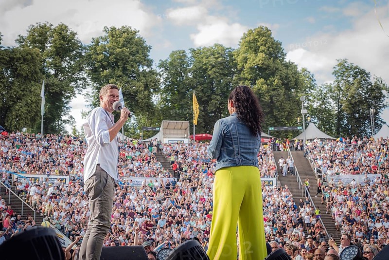 Sebastian Oswald and Simone Panteleit, presenters at the Berliner Rundfunk 91.4 Open Air at the Berlin Parkbühne Wuhlheide on 5 July 2025