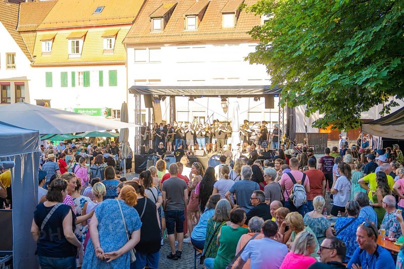 A large crowd gathers around a stage during a concert at a town festival, 950 years Weil der Stadt ceremony, Böblingen district, Germany