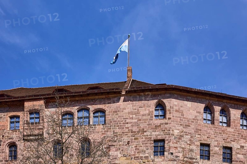 Imperial castle, castle, castle wall, flag, blue sky, cirrostratus clouds, Nuremberg, Middle Franconia, independent city, Bavaria, Germany