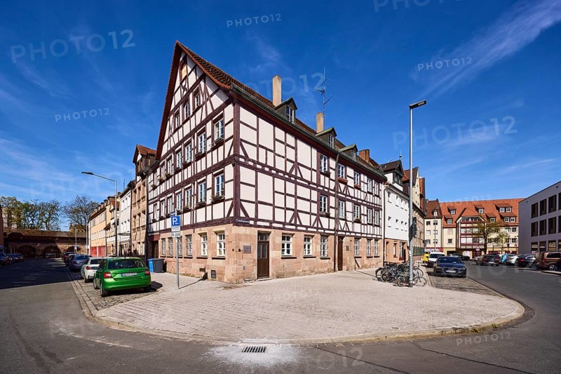 Old town, half-timbered house, general architecture, lantern, parking lane with vehicles, blue sky, cirrostratus clouds, streets, intersection Schlotfegergasse with Mostgasse, Nuremberg, Middle Franconia, independent city, Bavaria, Germany