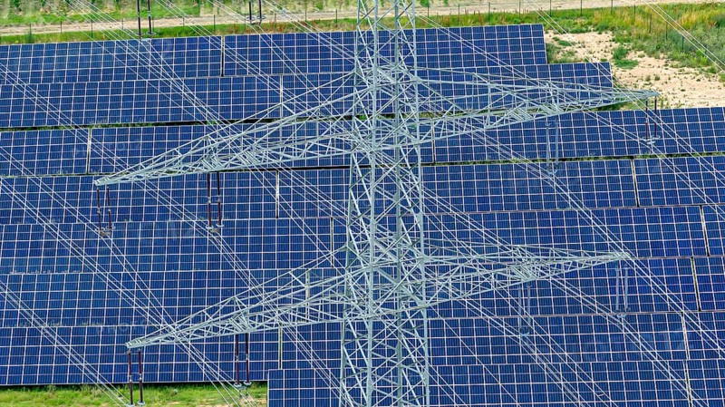 Ground-mounted photovoltaic system near Talheim in the Heilbronn district with an output of around 3.8 megawatts. The solar park is a joint project between ZEAG Energie AG Heilbronn and the municipality of Talheim, Baden-Württemberg, Germany