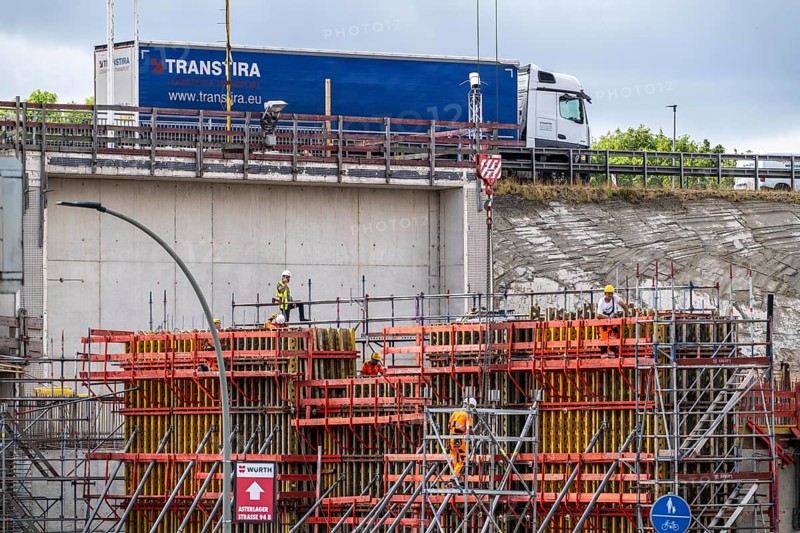 Rhine bridge Duisburg-Neuenkamp, motorway A40, start of construction of the second bridge, bridge piers are erected on the DU-Homberg side of the Rhine, North Rhine-Westphalia, Germany