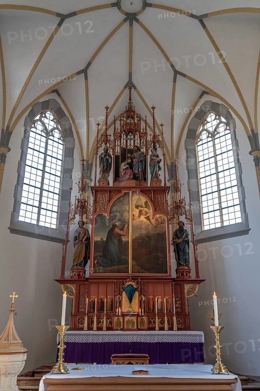 Altar of the parish church of St John the Baptist, rebuilt after a fire in 1872 in neo-Gothic style, Lorettostraße 31, Obersdorf Bavaria, Germany