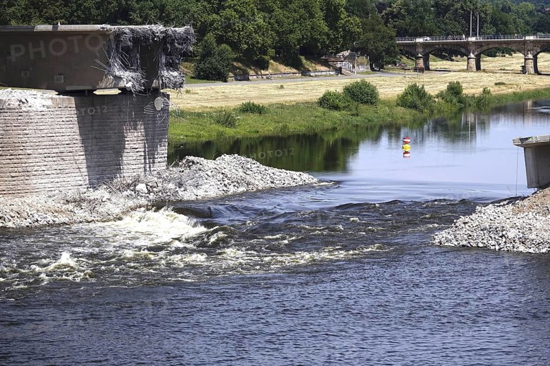 Demolition of the partially collapsed Carola Bridge, condition on 21 June 2025, Dresden, Saxony, Germany