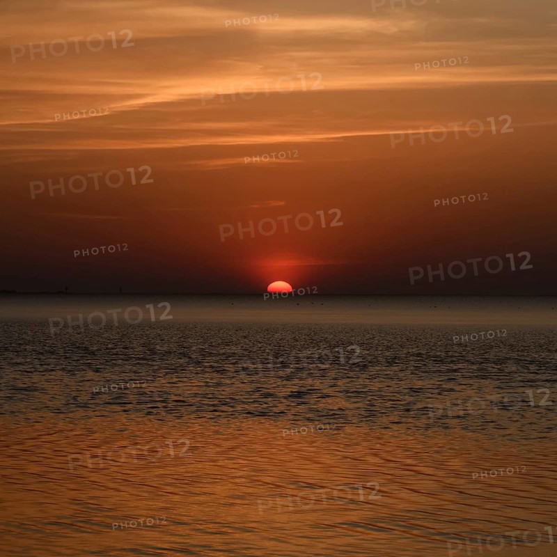Atmospheric sunset... Cuxhaven, North Sea, in calm weather, glowing red sun sinking into the sea, calm sea, great light, absolute silence, Wadden Sea off Lower Saxony, atmospheric picture, local nature, Lower Saxony Wadden Sea National Park, North Sea near Cuxhaven, Duhnen, Lower Saxony, Germany, Western Europe
