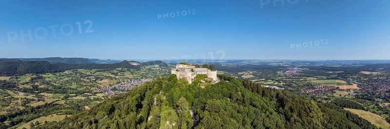 Luftbild, Panorama von der hochmittelalterlichen Burgruine, Höhenburg Hohenneuffen am Albtrauf, Neuffen, Landkreis Esslingen, Schwäbische Alb, Baden-Württemberg, Deutschland