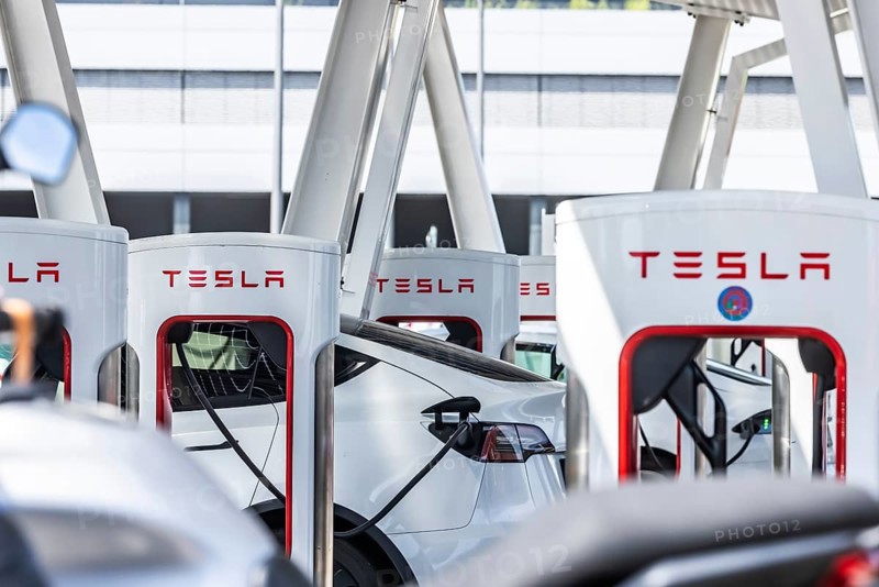 Merklingen charging park in the Swabian Alb. There are charging stations from Ionity and Tesla at the junction of the A8 motorway. Merklingen, Baden-Württemberg, Germany