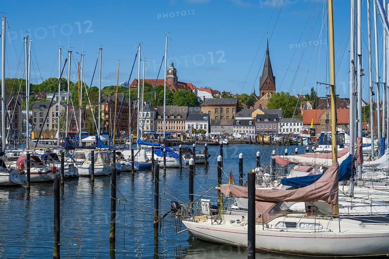 City view with St. Marien church, sailing boats, harbour, Flensburg, Flensburg Fjord, Baltic Sea, Schleswig-Holstein, Germany