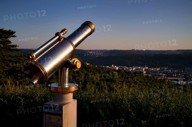 Telescope, coin-operated telescope, Rotenberg, view of the Neckar valley, evening light, Stuttgart, Baden-Württemberg, Germany