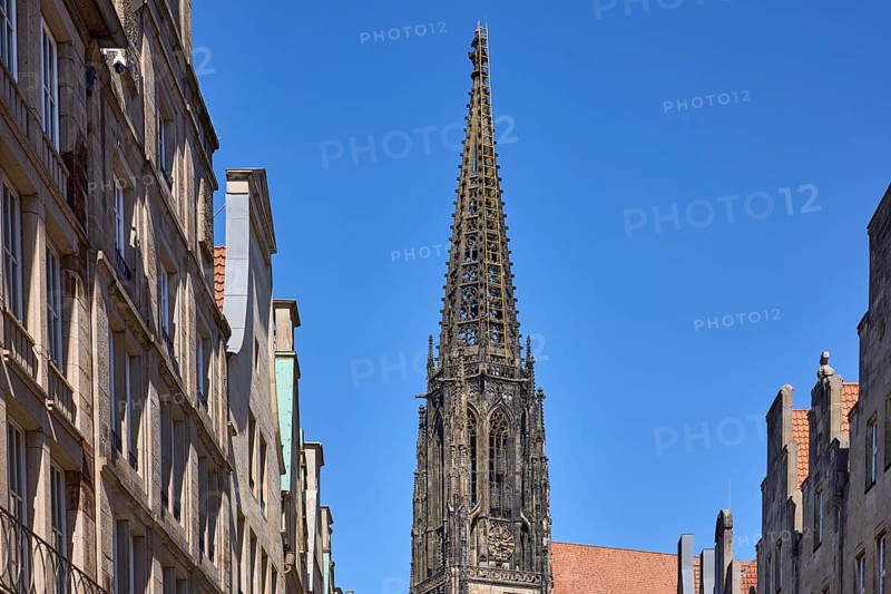 Lamberti Church, St. Lamberti, church tower, installation, sky ladder, artist Billi Thanner, historic building, gable, blue cloudless sky, Münster, Münsterland, independent city, North Rhine-Westphalia, Germany